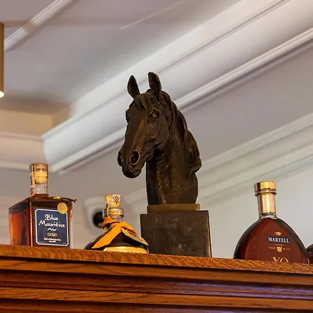 Kuria Cerveny Majer *