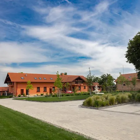 Hotel Kuria Cerveny Majer Senec