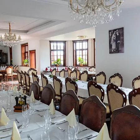 Hotel Kuria Cerveny Majer *