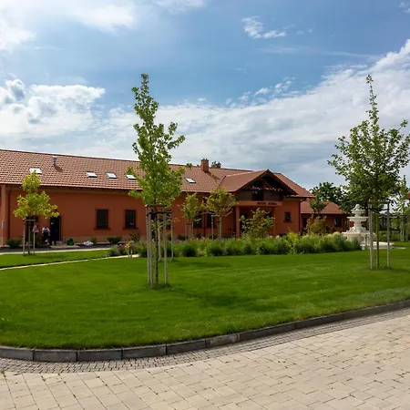 Hotel Kuria Cerveny Majer Senec