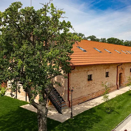 Kuria Cerveny Majer Senec