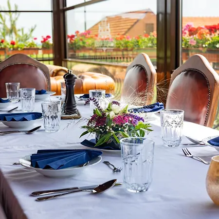 Kuria Cerveny Majer Hotel