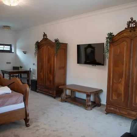 Kuria Cerveny Majer Hotel