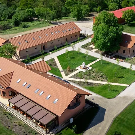 Hotel Kuria Cerveny Majer