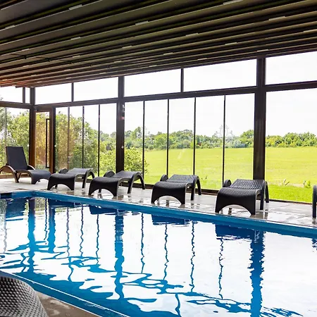 Hotel Kuria Cerveny Majer *