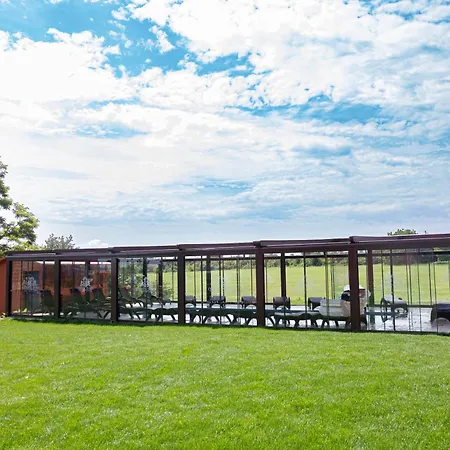 Kuria Cerveny Majer Hotel Senec