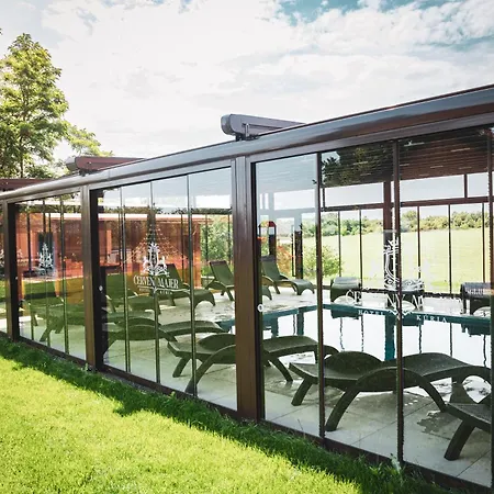 Kuria Cerveny Majer *