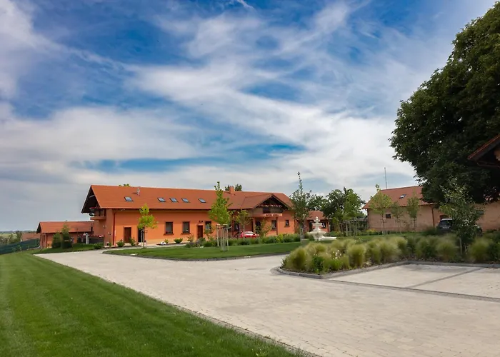 Otel Kuria Cerveny Majer Senec