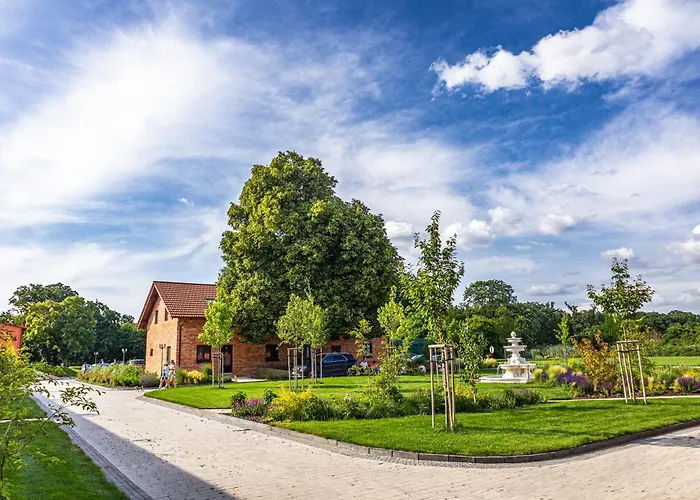 Kuria Cerveny Majer Otel *