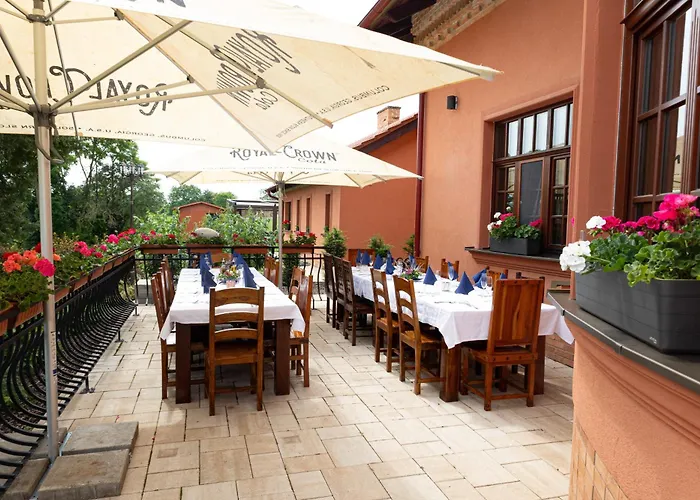 Kuria Cerveny Majer Otel Senec
