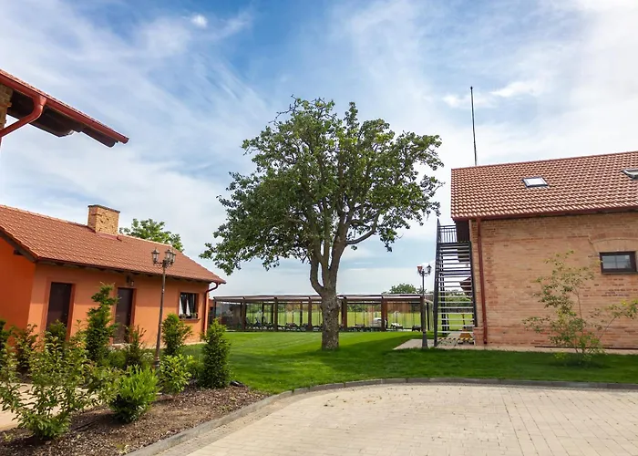 Otel Kuria Cerveny Majer Senec